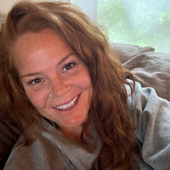 Meet your Posher, Megan - Picture 1 of 2